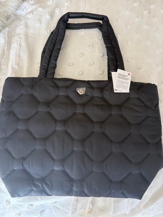 lululemon athletica Handbags - lululemon athletica Black Quality Pleasures Medium Tote 12L (Black )